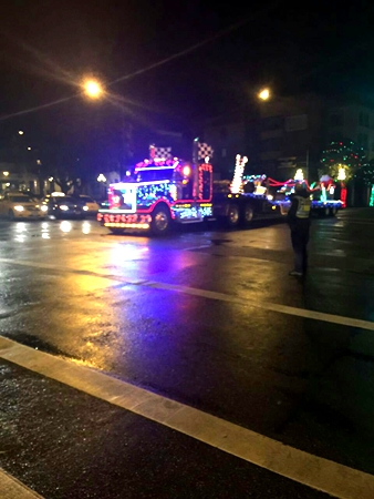 偶遇圣诞节卡车游行.jpg