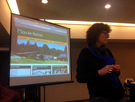 Helen Lansdowne Haro 老师给我们讲解领导所要具备的条件以及去苏克区所要注意的事项.jpg