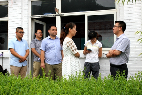 学校领导与乡政府、宣化团区委领导交流 (2).jpg