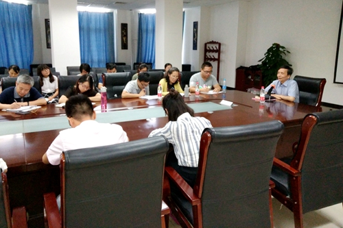 盛校长讲授第一堂课  1.jpg