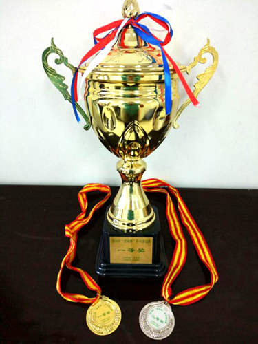奖杯照片.png
