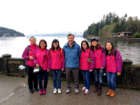 Bowen Island Lodge与杨炜长董事长合影.jpg