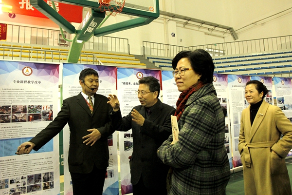 8河北教育厅韩俊兰副厅长带队观摩燕京理工学院 (1).JPG