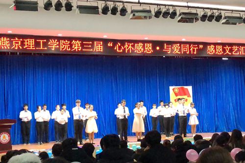 手语“梦想之光 以时为证”（国际商学院）_副本.jpg