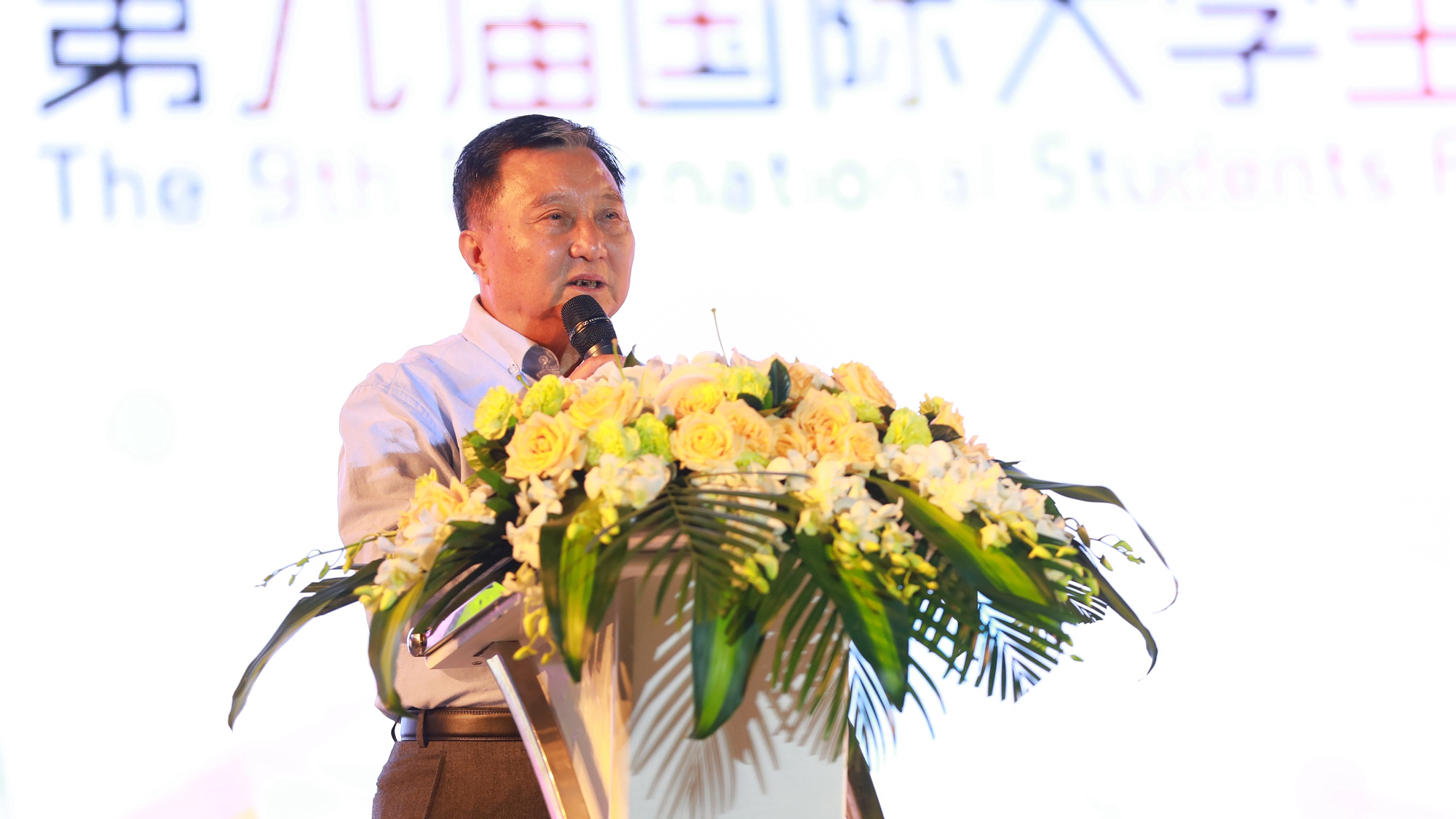 图为原广电部党组成员、中国国际广播电台台长张振华发表致辞 李航摄.JPG