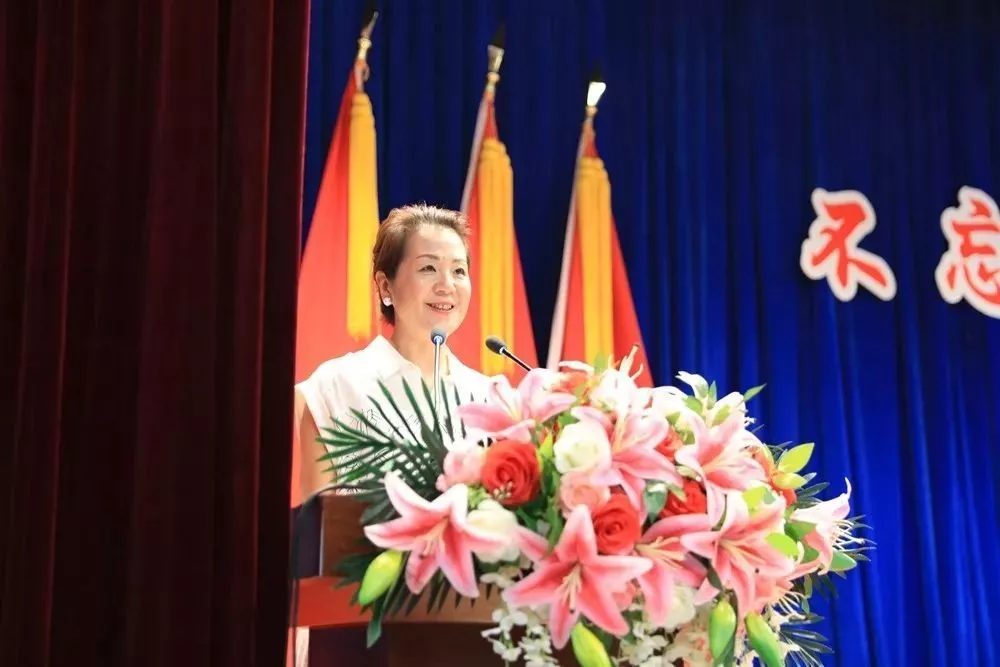 4燕京理工学院党委隆重召开庆祝建党98周年暨2018-2019年度“七一”表彰大会.jpg