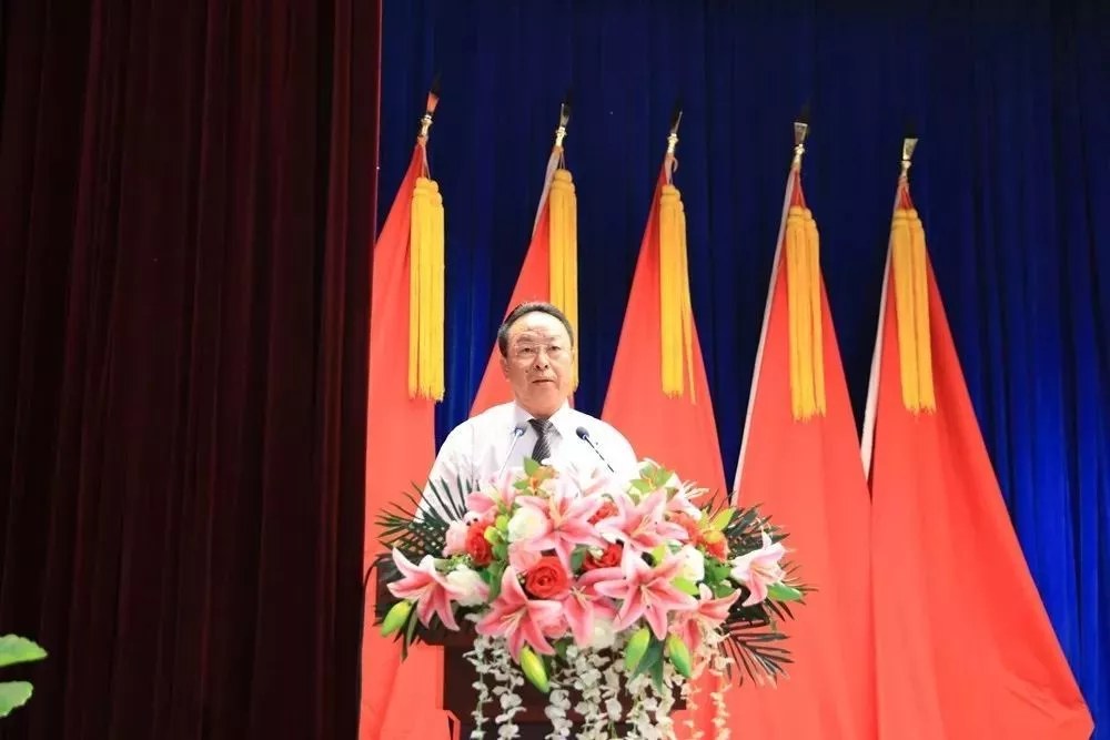 2燕京理工学院党委隆重召开庆祝建党98周年暨2018-2019年度“七一”表彰大会.jpg