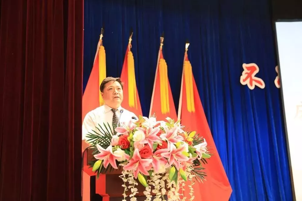 3燕京理工学院党委隆重召开庆祝建党98周年暨2018-2019年度“七一”表彰大会.jpg