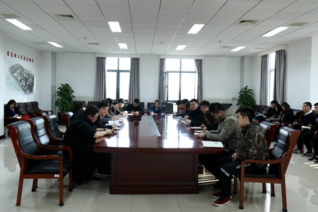 建筑学院召开“两会精神”学习会.jpg