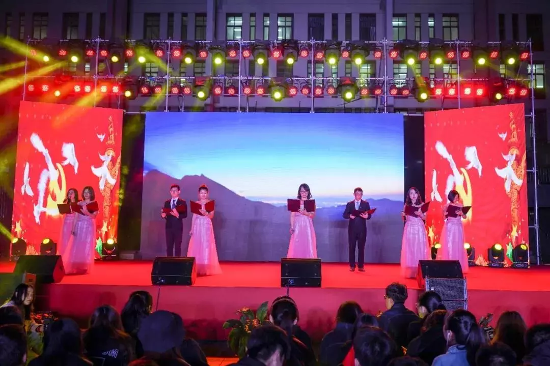 4 歌颂祖国，心怀燕理  教师党员助理海棠诗会.jpg