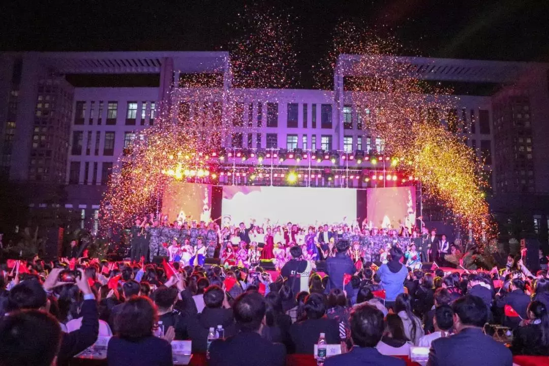 9 歌颂祖国，心怀燕理  教师党员助理海棠诗会.jpg