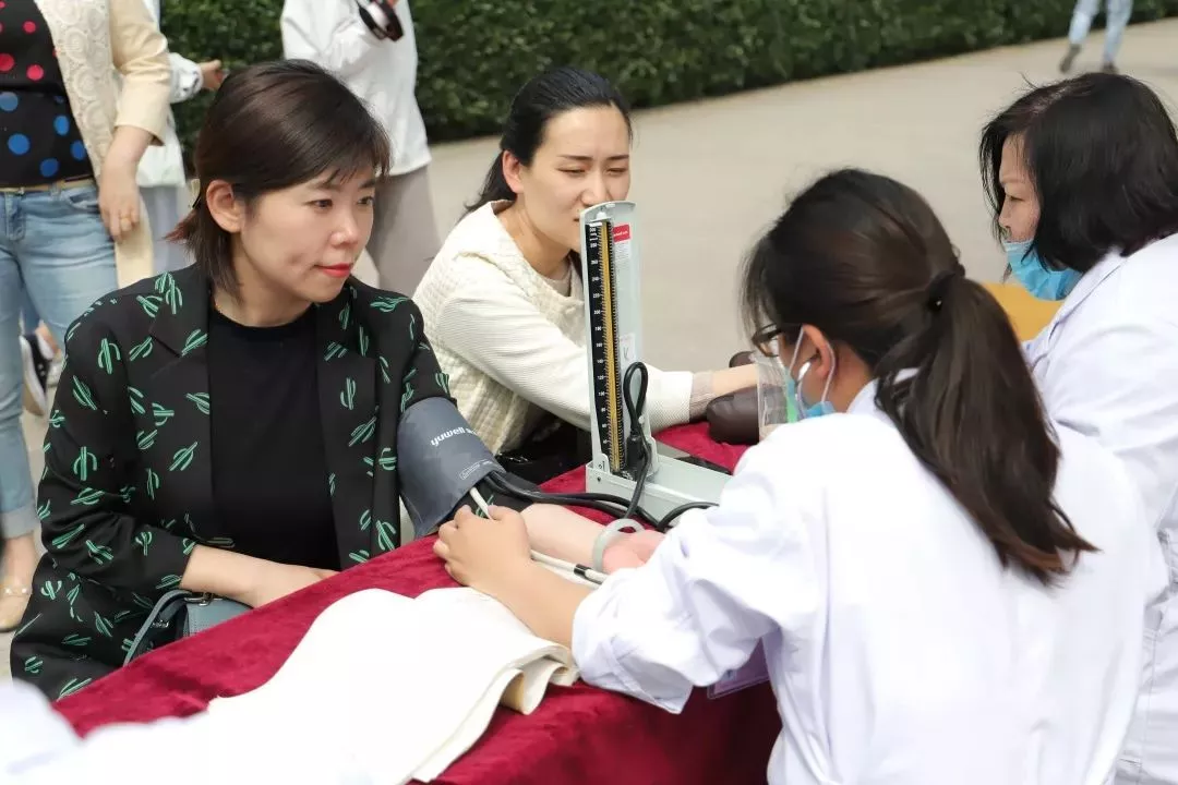 建筑学院党总支组织学生党员开展志愿服务活动9.jpg