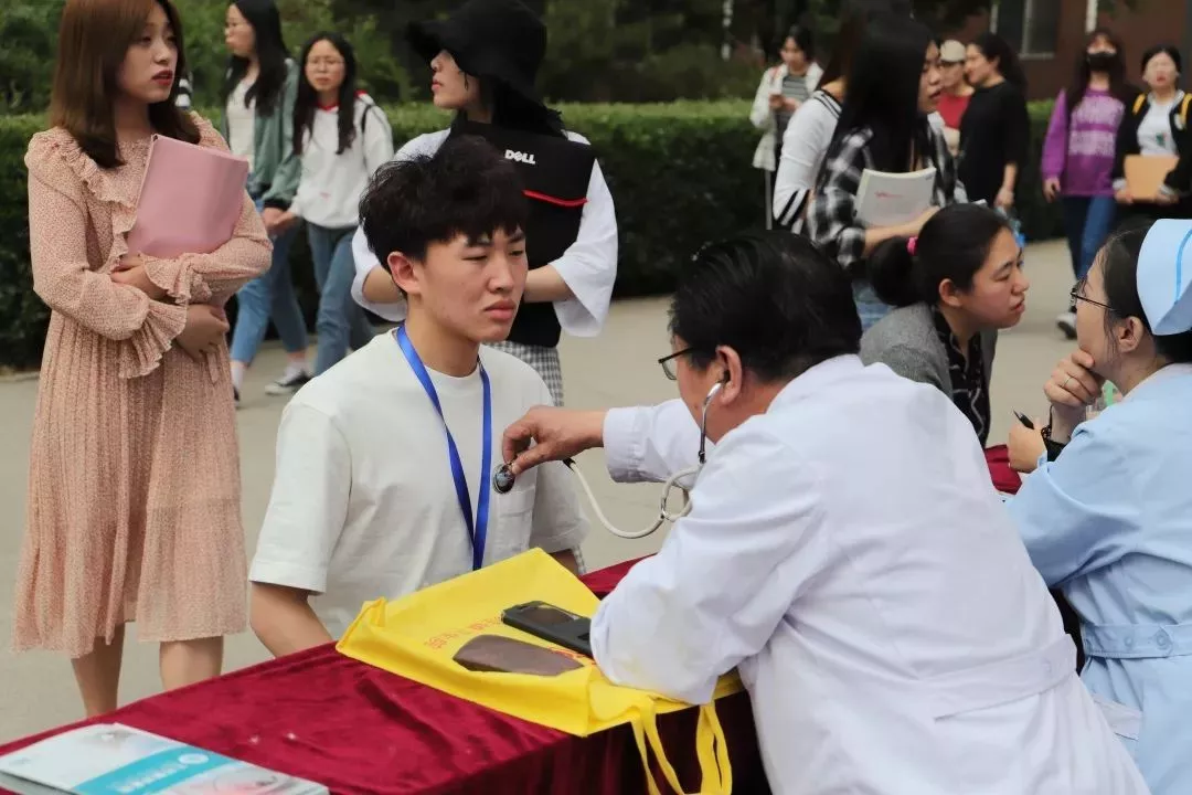 建筑学院党总支组织学生党员开展志愿服务活动8.jpg