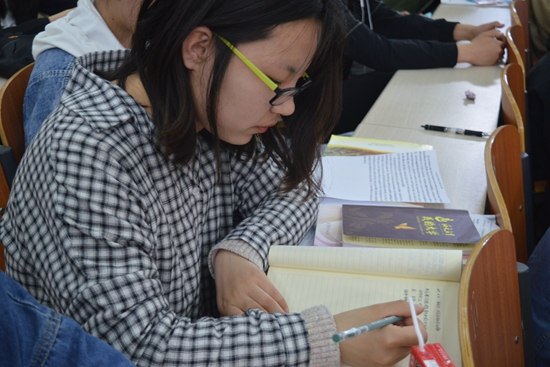 【6】燕京理工学院集中观看习近平总书记五四讲话 全校引发学习热潮.jpg
