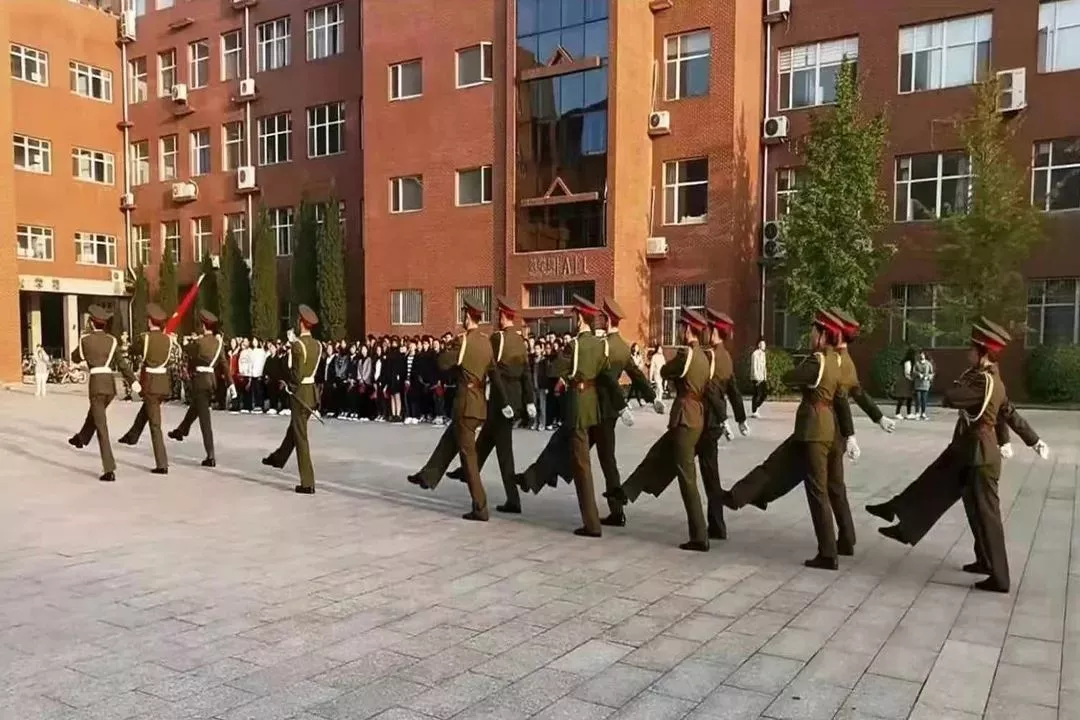 三）燕京理工学院盛世华诞，致敬祖国，最耀眼的是那一抹国旗红.jpg