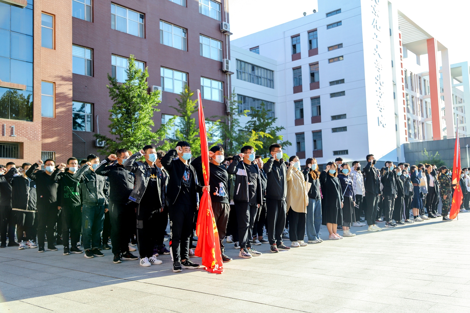 （3）举行升旗仪式9.18.jpg