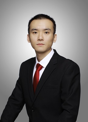 闫博 标准照1 高像素.jpg