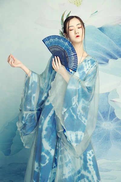 设计师：服装1302 魏泽浩1.jpg