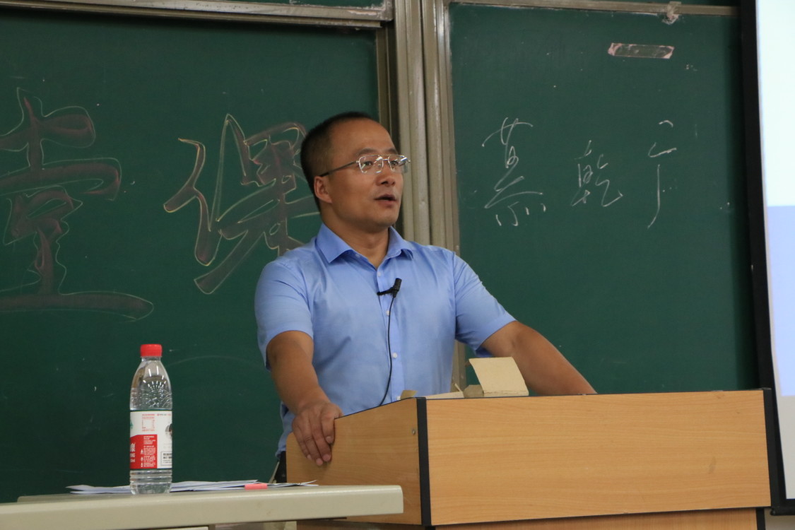 慕乾广名师授课.jpg