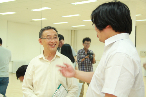 赵校长与陈航交流合唱.jpg